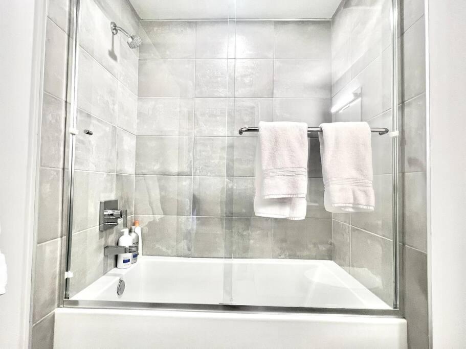 New One Bedroom Penthouse, Silver + Parking! Appartamento Los Angeles