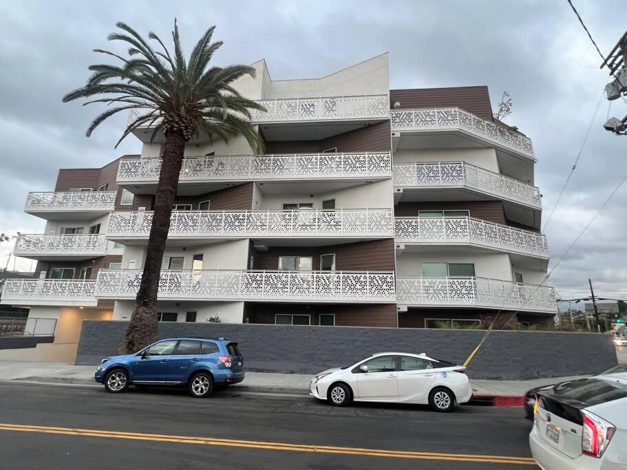 New One Bedroom Penthouse, Silver + Parking! * Los Angeles