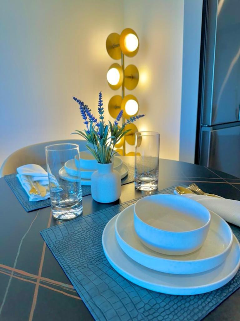Appartamento New One Bedroom Penthouse, Silver + Parking! *