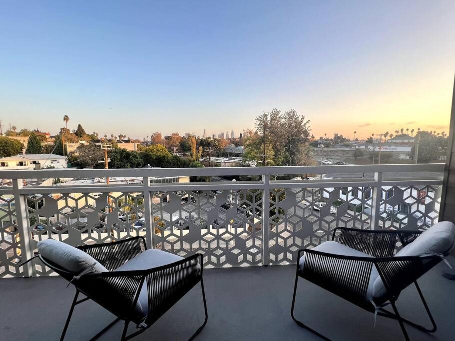 New One Bedroom Penthouse, Silver + Parking! Apartment Los Angeles