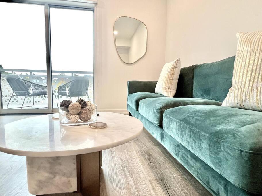 New One Bedroom Penthouse, Silver + Parking!