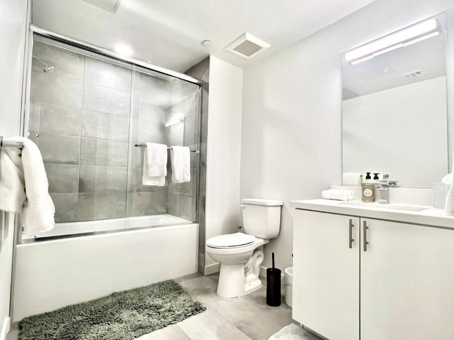 New One Bedroom Penthouse, Silver + Parking! Apartment *